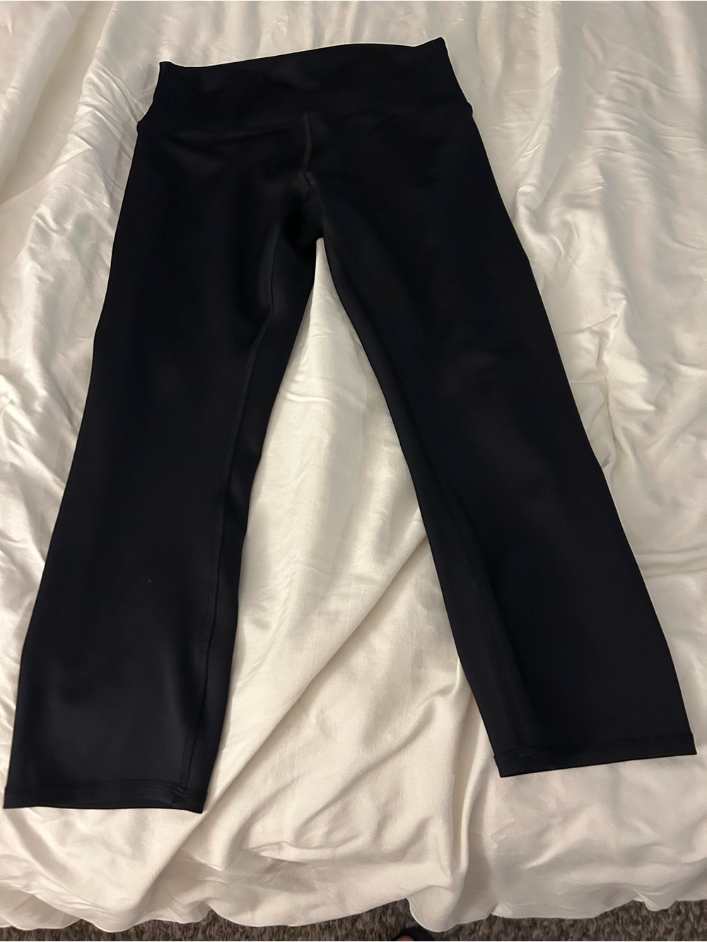 ALO Yoga Black Capri Leggings nwot price is firm since new